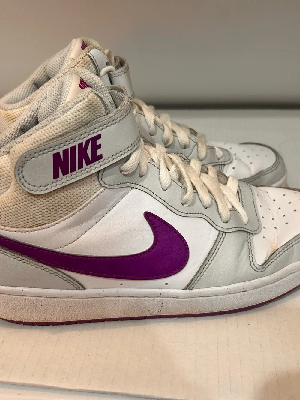 Nike Size 6Y Court Borough Mid 2 Sneakers